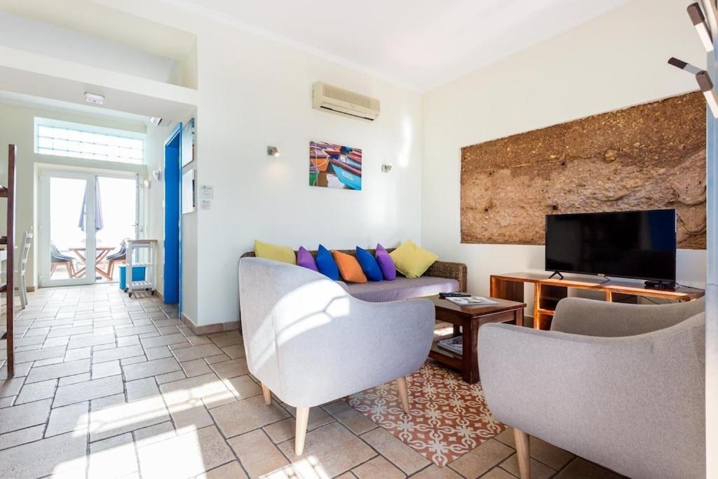 Refurbished Beachfront House, Pool, Ac, Wifi, Albufeira, Sea View Экстерьер фото